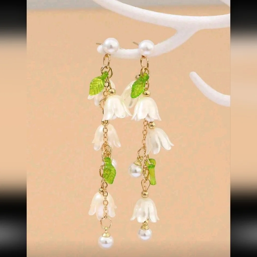 Exquisite Lily Of Valley‎ Design Earrings Elegant Style Resin Silver Plated